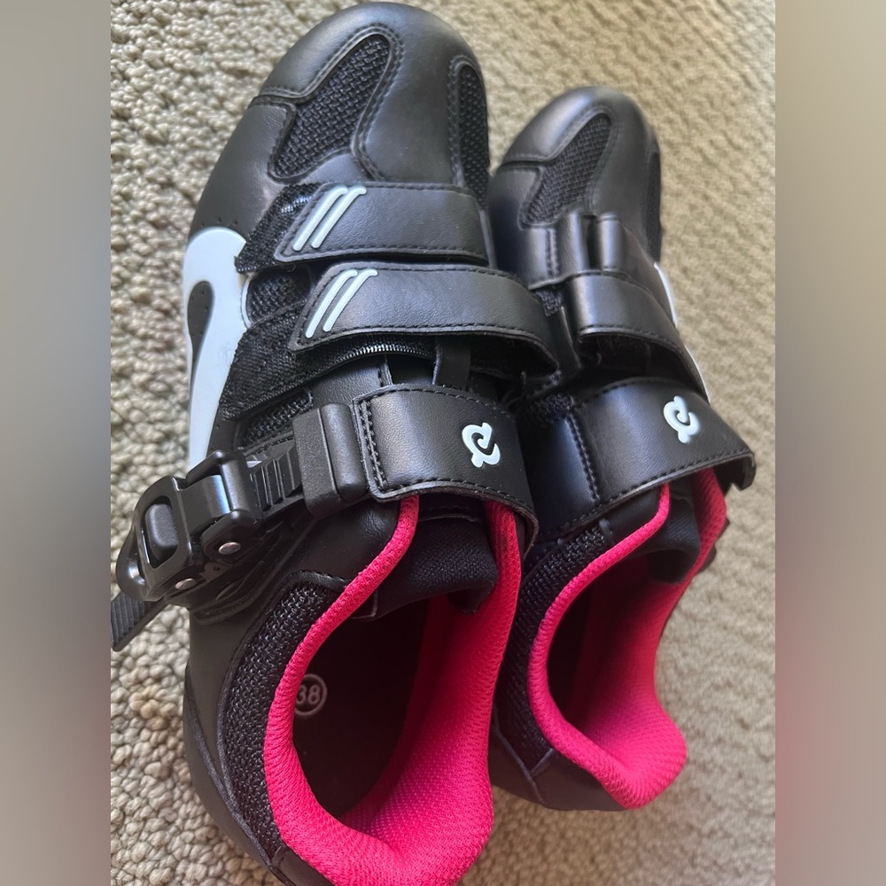 Peleton Womens Cycling Cleats Shoe Black Red Size 38 US 7.5 NEW
